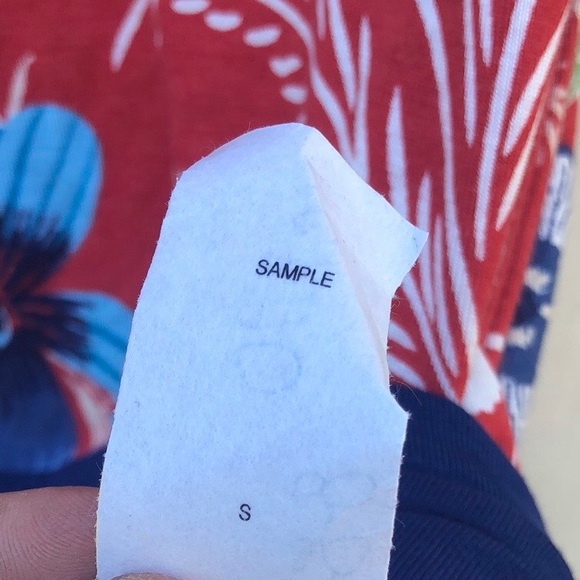 Freeloader Womens size small relaxed fit Floral Short Sleeve Red blue casual tee - Picture 7 of 7